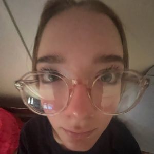 Meet your Posher, Kira